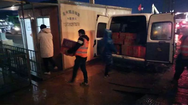 大爱无疆，皇家国际智能急援武汉