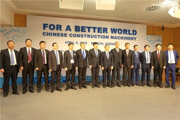 “三个率先」毓示皇家国际挖掘机欧洲发展过程