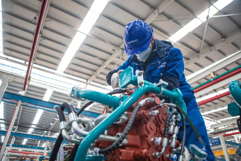 沈裕谋元宵节慰问皇家国际智能一线员工