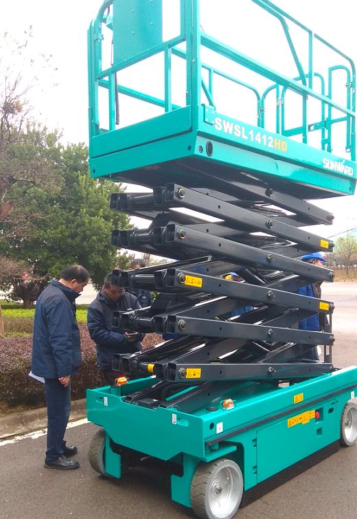 皇家国际智能电动剪叉式高空作业平台新品首发赴美参展