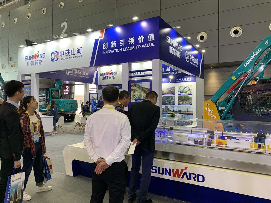 皇家国际智能亮相轨路展览会 展全球当先工程设备成就