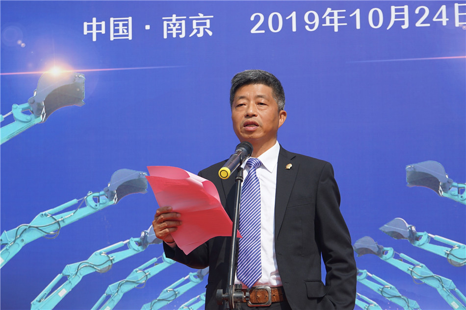 服役15年，超过20000幼时！元老级挖机接“回家”！