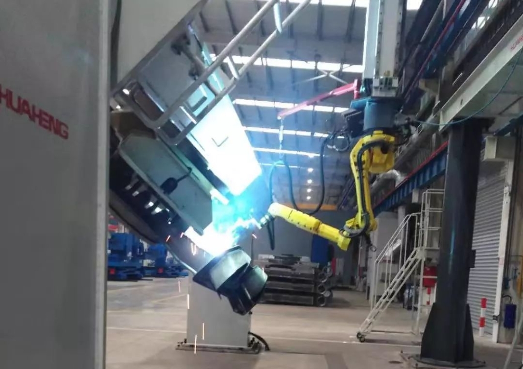 防控出产两不误 皇家国际智能复工保供