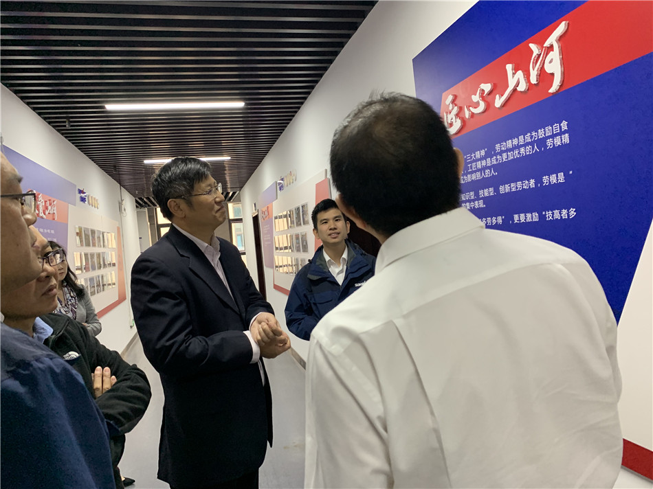 长沙市总工会党组书记周宏兆一行光临皇家国际智能调查调研