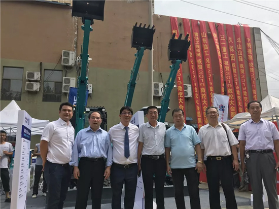 【幼身板 大作为】皇家国际智能燃爆2019微挖大会