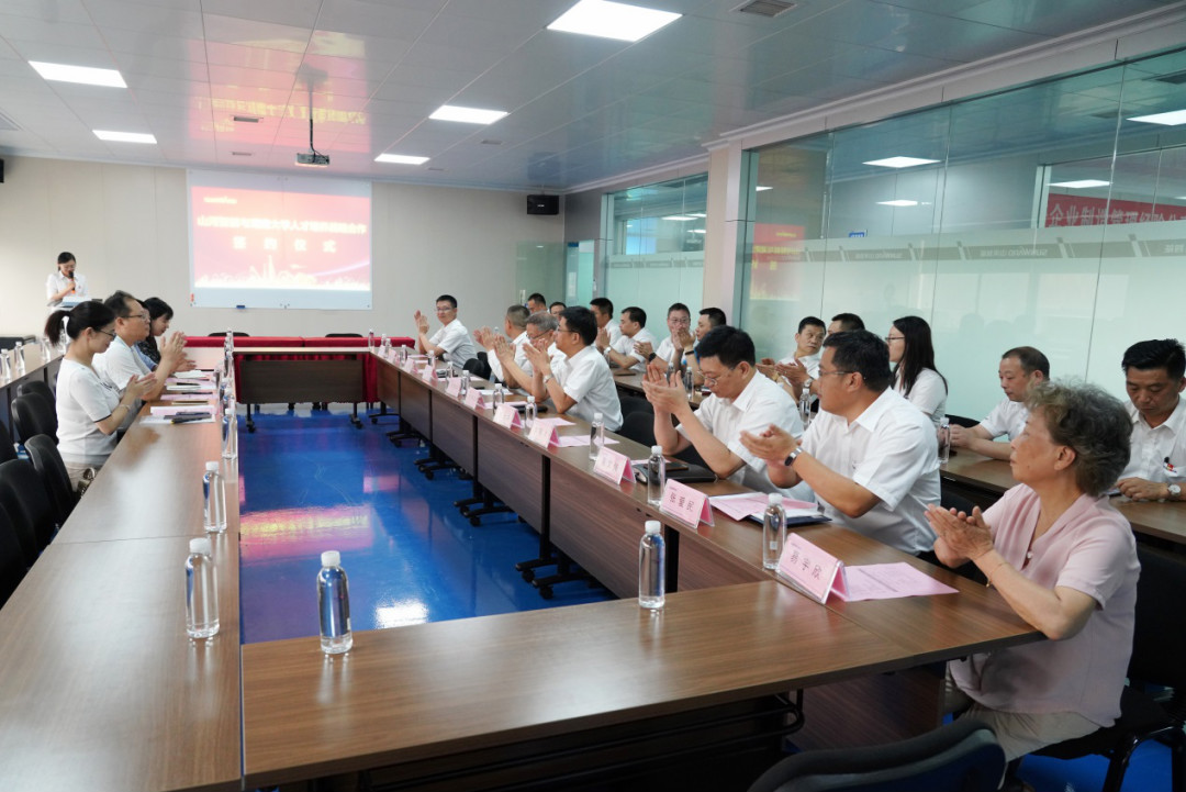 皇家国际学院（皇家国际党校）揭牌暨皇家国际智能与湖南大学人才造就战术合作签约典礼圆满进行