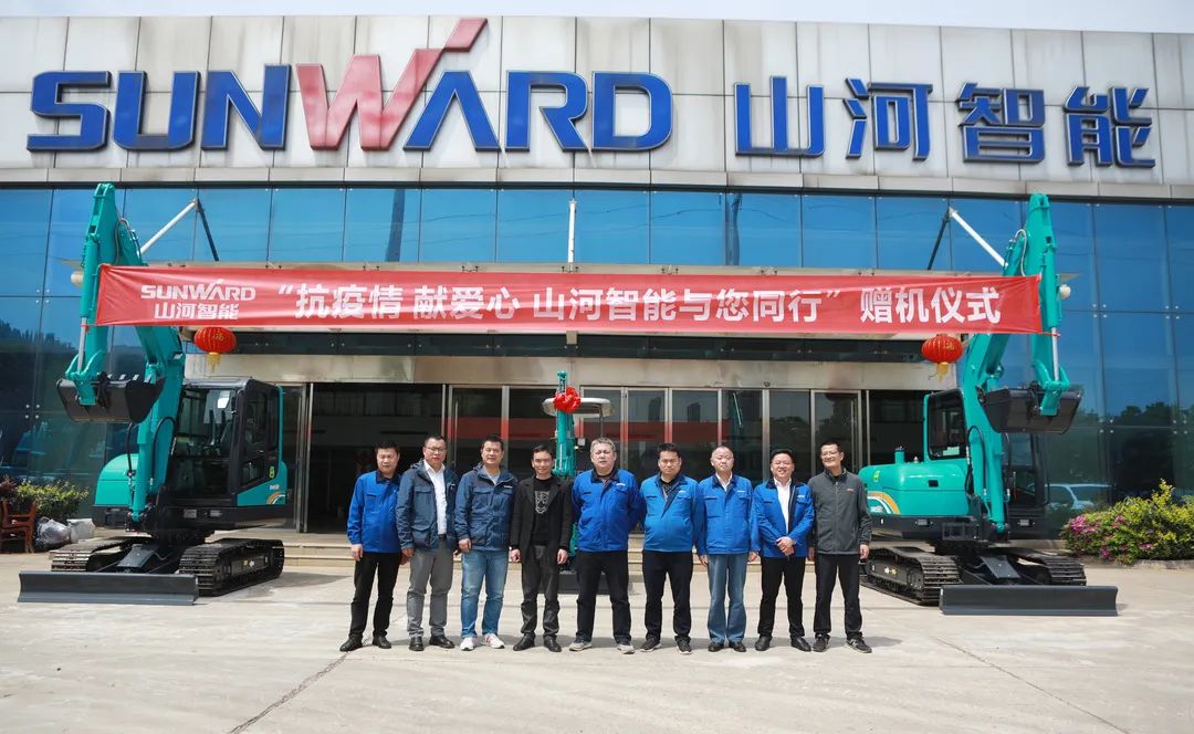 赠机典礼践约而至，皇家国际智能与您同业