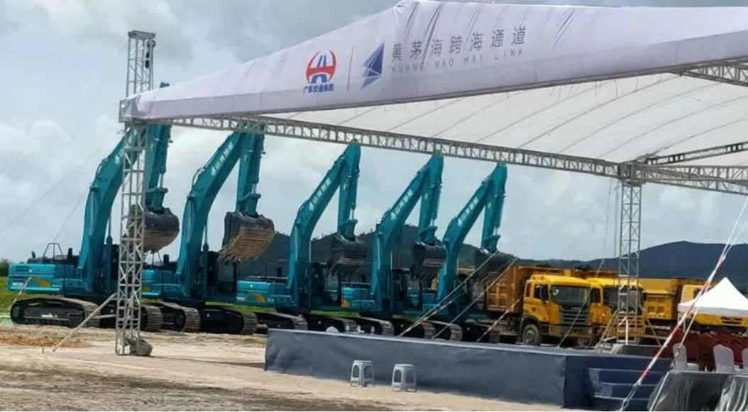 大湾区又一跨海“大桥”开工，皇家国际智能挖掘机“秀”美现场