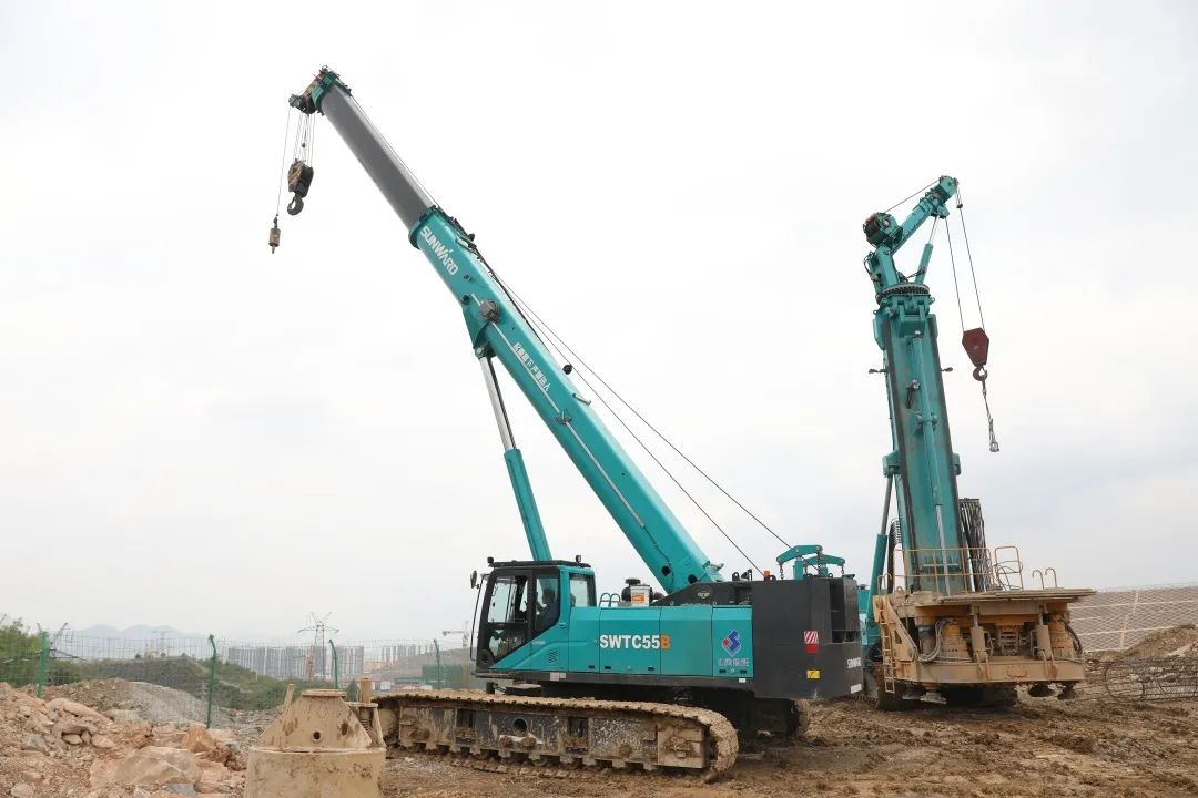 皇家国际机群“染绿”贵阳机场扩建工地