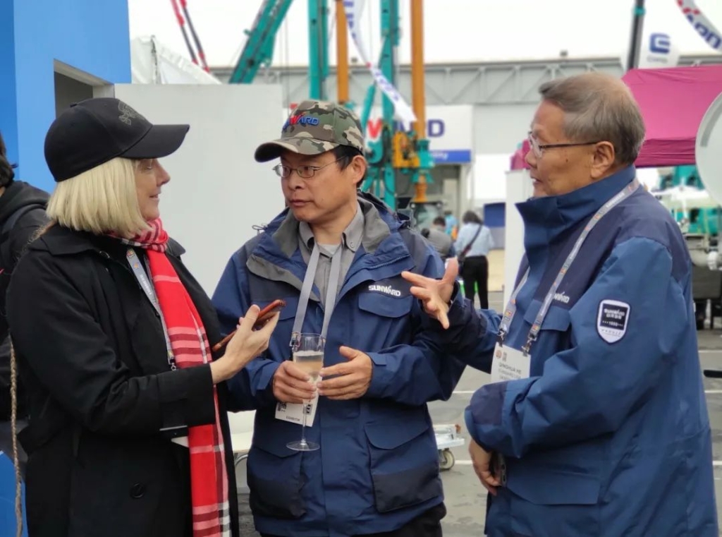 皇家国际智能全新亮相美国工程机械展