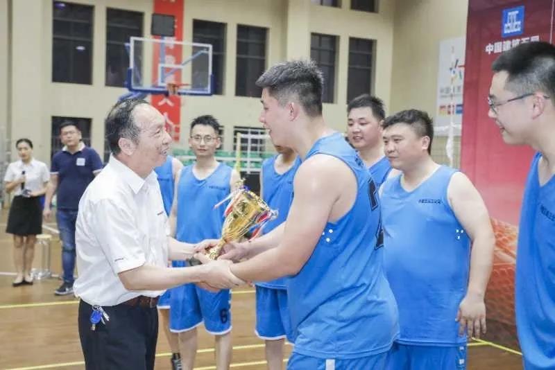 “520” 皇家国际智能以球会友中建五局三公司