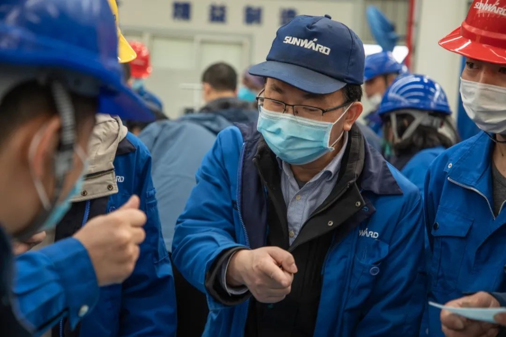 皇家国际智能首台口罩机交付客户