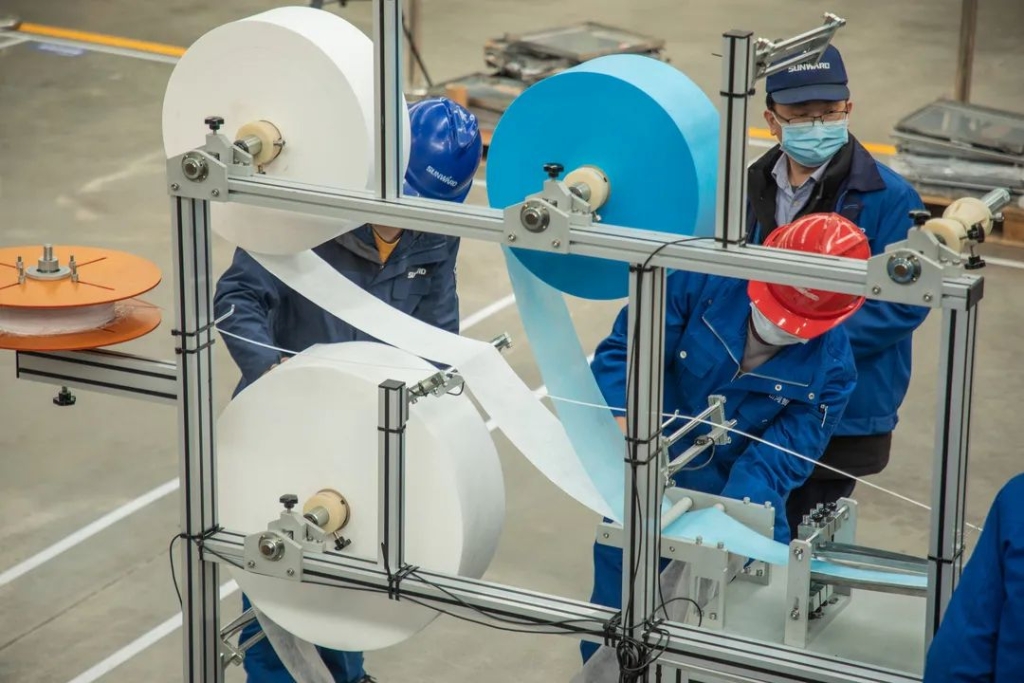 皇家国际智能首台口罩机交付客户