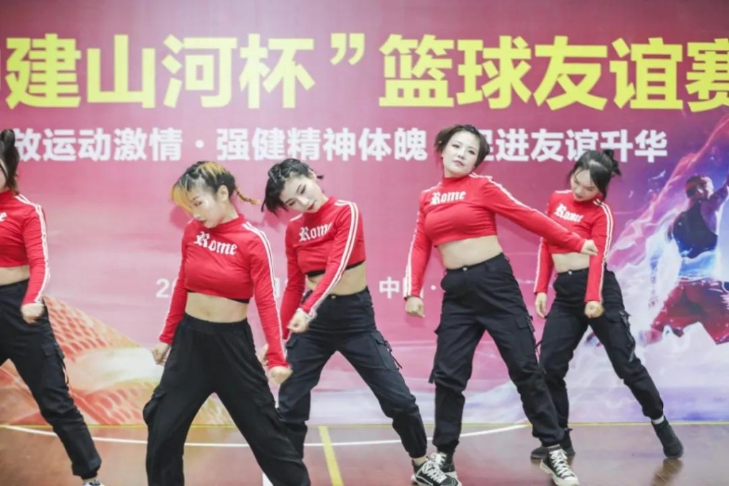 “520” 皇家国际智能以球会友中建五局三公司