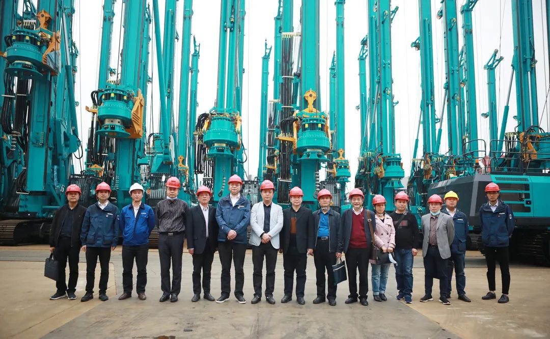 省工信行业事务中心杨卫华副主任一行光临皇家国际智能调研