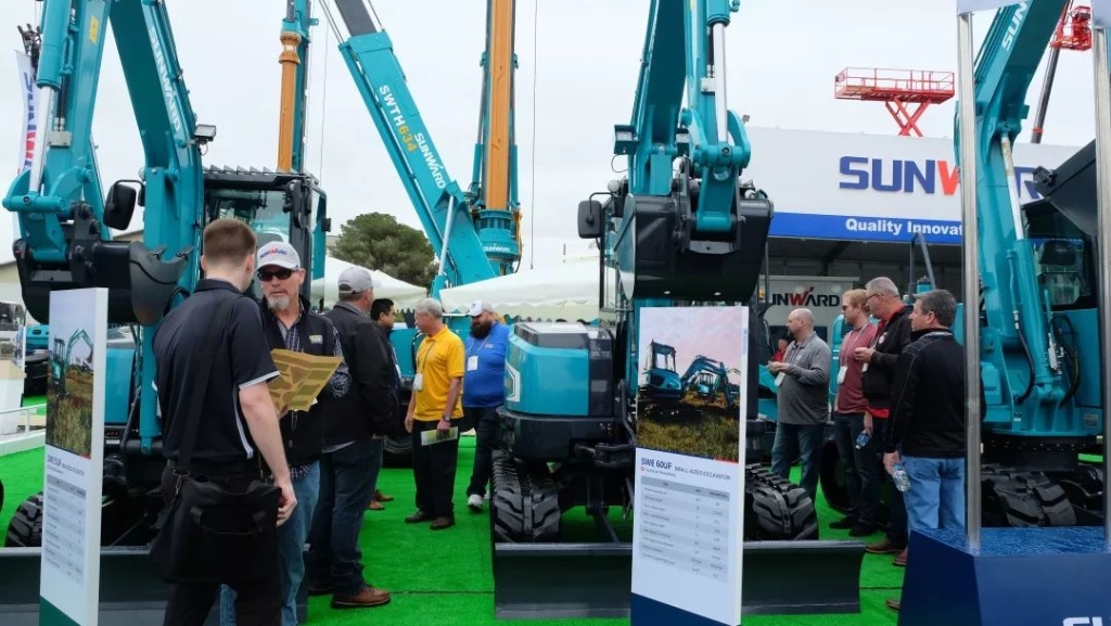 “卓越皇家国际”全球互换会暨新产品颁布圆满进行