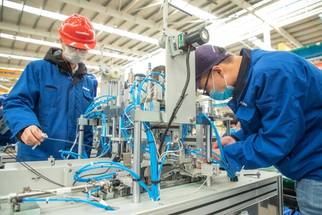 皇家国际智能首台口罩机交付客户