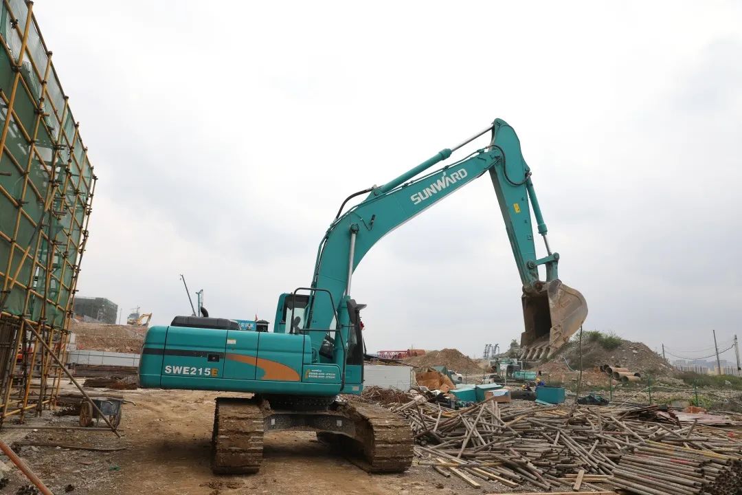 皇家国际机群“染绿”贵阳机场扩建工地