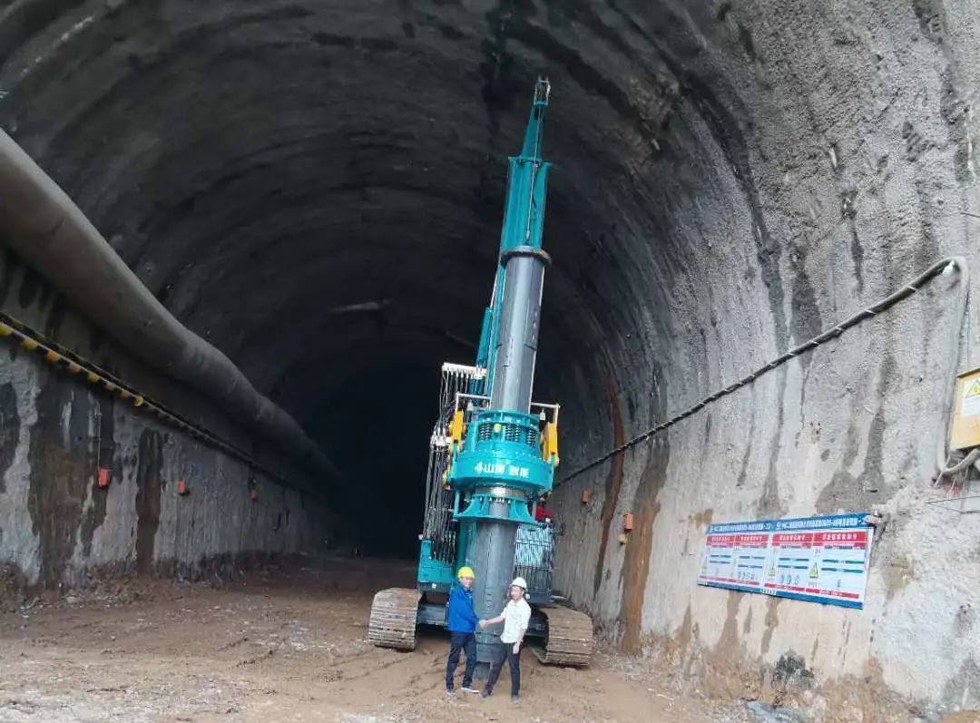 新款出炉，一机两用！皇家国际智能低净空设备再添“神器”