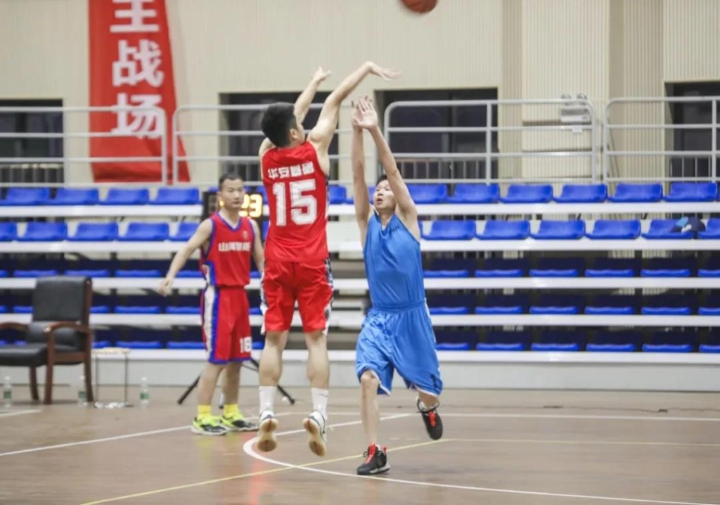 “520” 皇家国际智能以球会友中建五局三公司