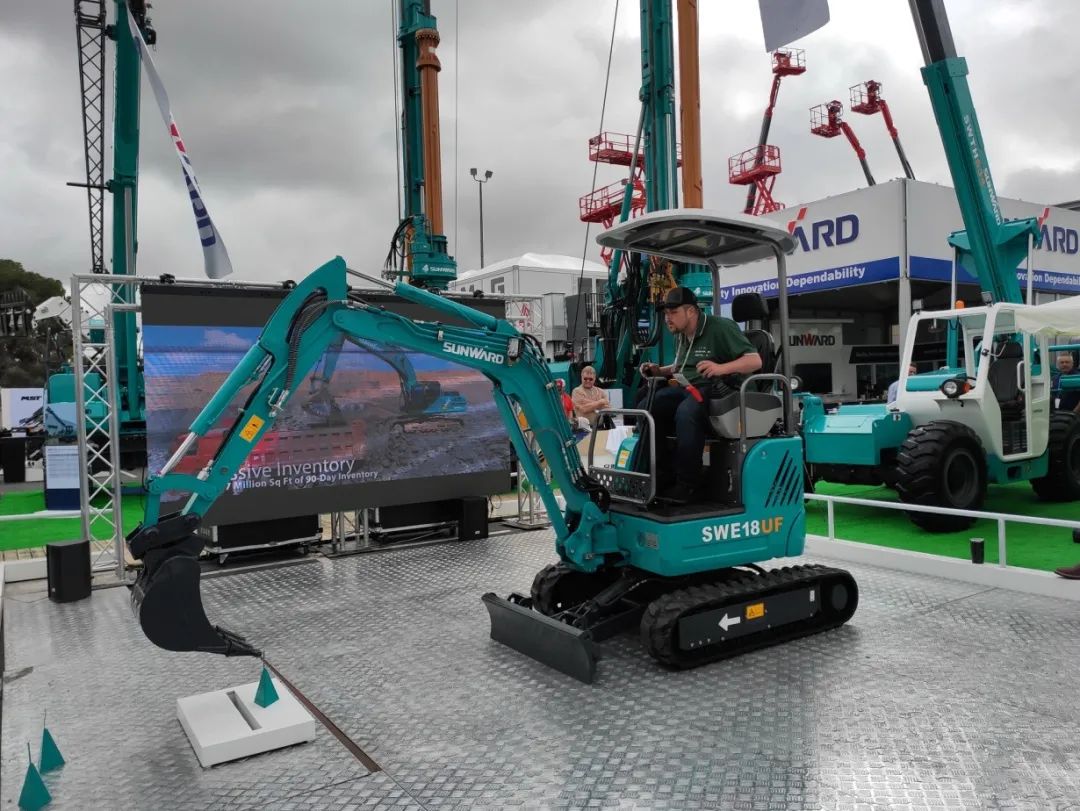 “卓越皇家国际”全球互换会暨新产品颁布圆满进行