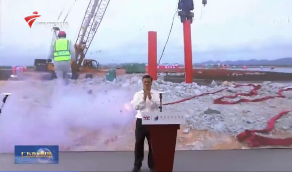 大湾区又一跨海“大桥”开工，皇家国际智能挖掘机“秀”美现场