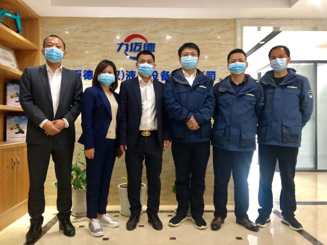 武汉加油！皇家国际智能武汉传关爱