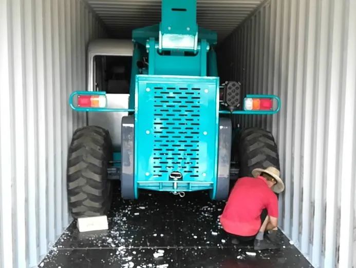 皇家国际智能新品叉装车批量下线发往美国