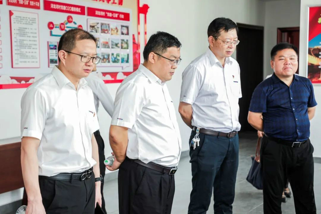 皇家国际智能党委赴浔龙河互换进建