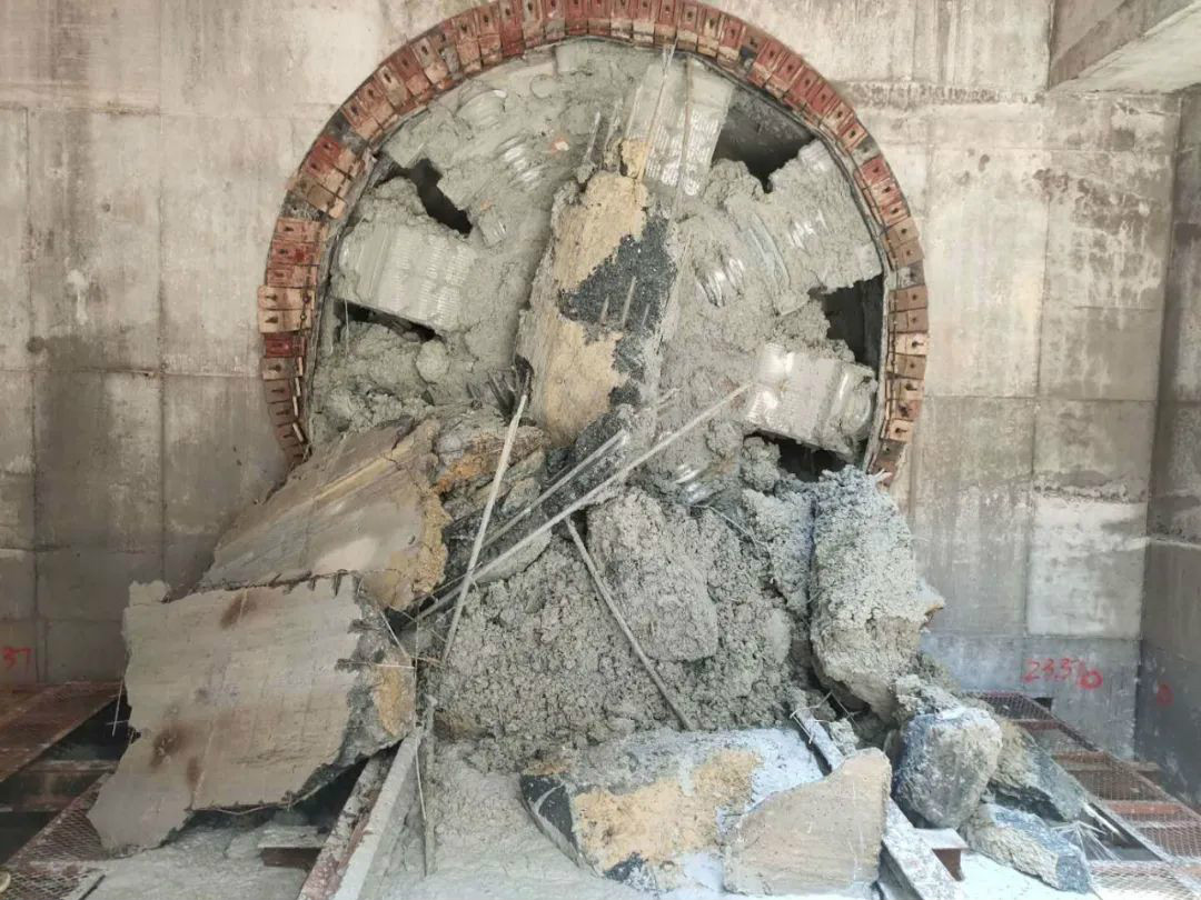 中铁皇家国际盾构机贯通湖南省首条电力盾构隧路