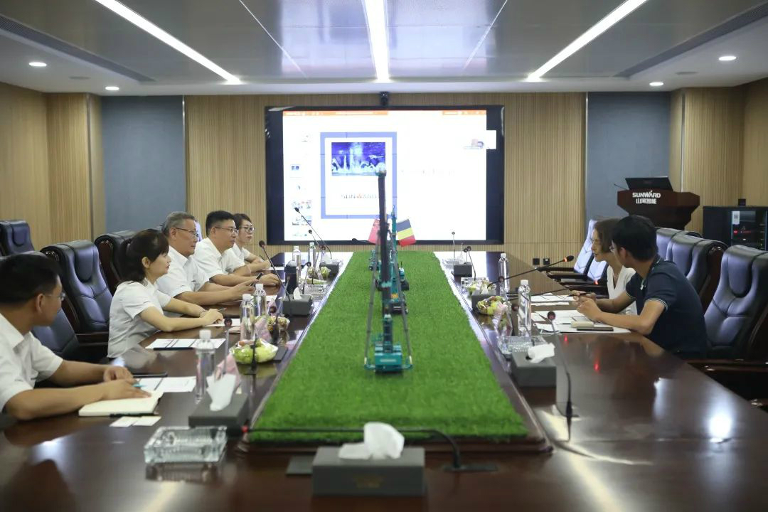 比利时商务领事到访皇家国际智能