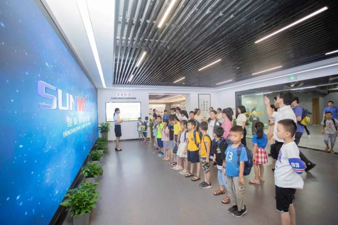 公司托管子女，员工暑期无忧 ——皇家国际智能职工子女暑期托管班开班