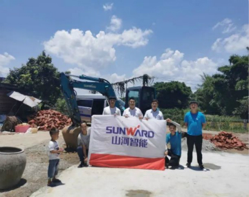 感恩相伴 关爱相随——广州皇家国际服务在路上