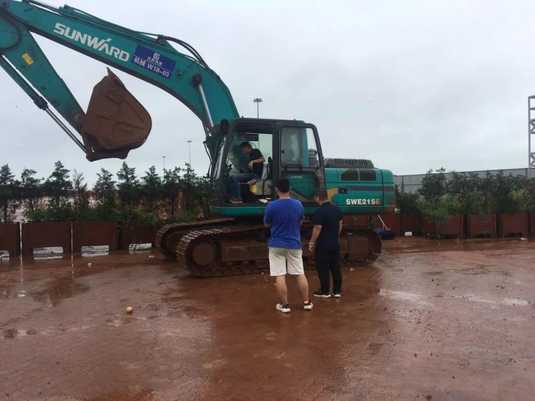 感恩相伴 关爱相随——皇家国际智能服务万里行走进豫鲁黔