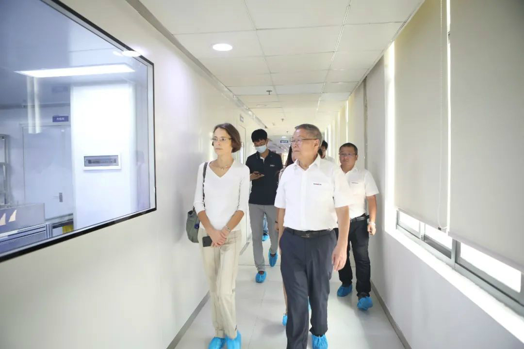 比利时商务领事到访皇家国际智能