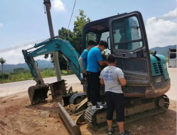 感恩相伴 关爱相随——广州皇家国际服务在路上