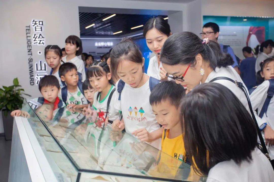 公司托管子女，员工暑期无忧 ——皇家国际智能职工子女暑期托管班开班