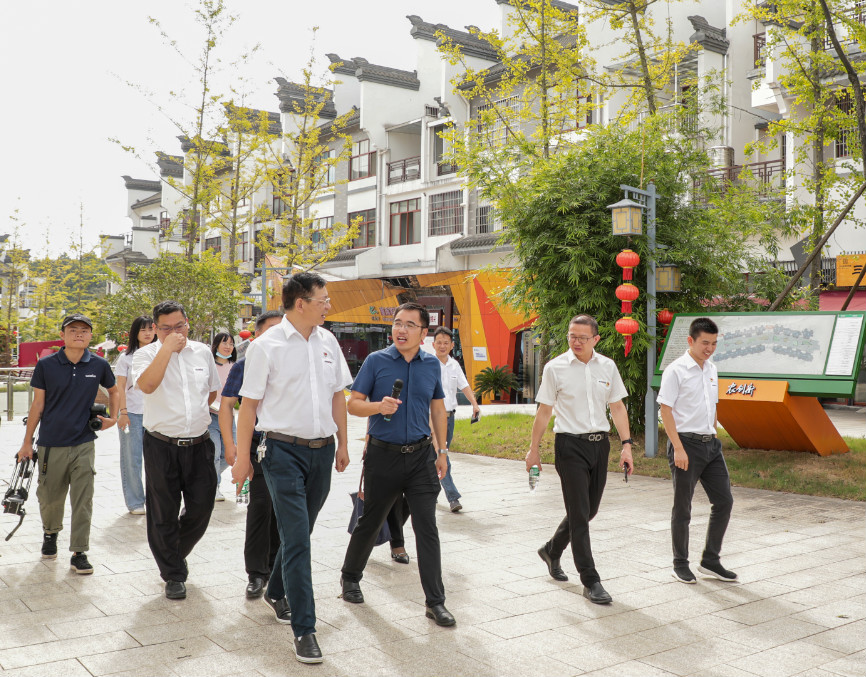 皇家国际智能党委赴浔龙河互换进建