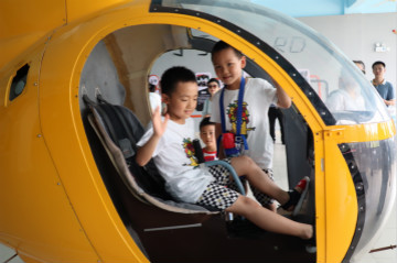 皇家国际航空签约湖南航空技校，走校企融合发展路路