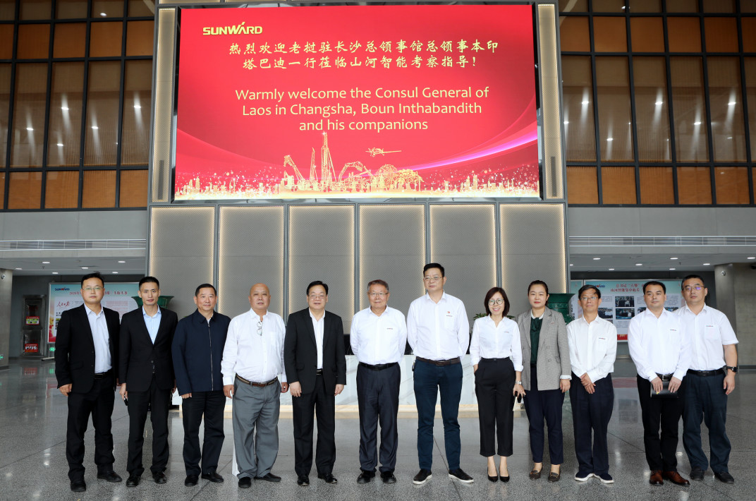 老挝长沙总领事本·印塔巴迪调查皇家国际智能