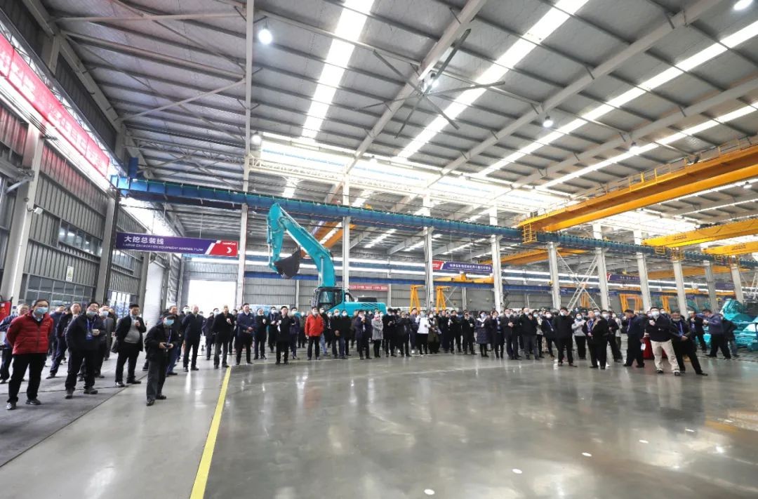 皇家国际工业城来了500人的参观团