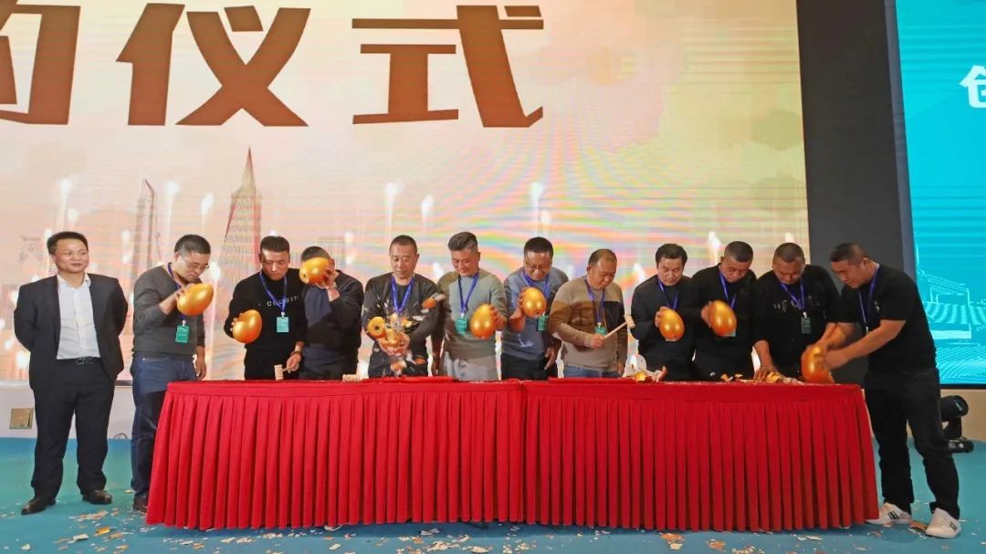 百台设备，成交额3.6亿！皇家国际智能“圈粉”六朝古都