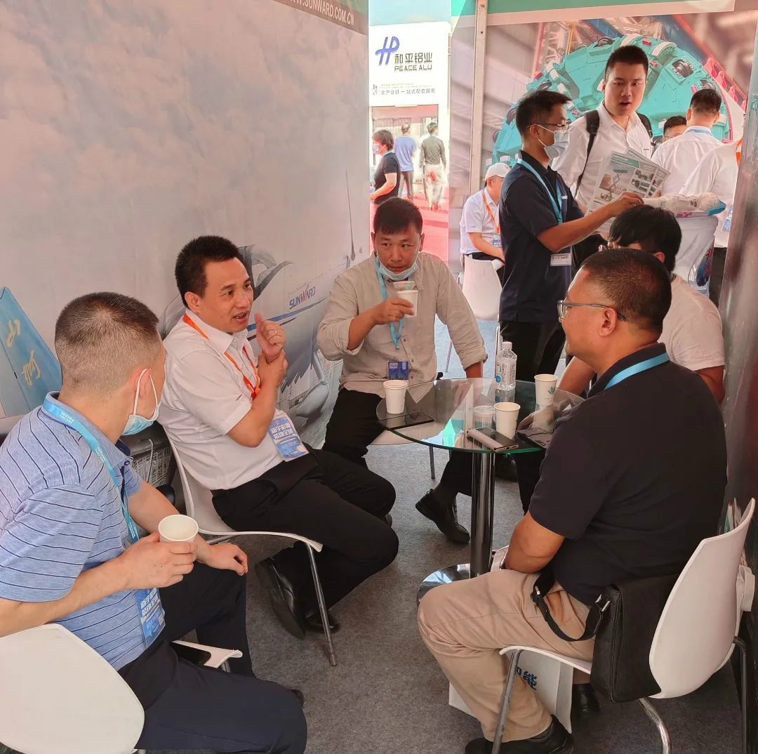 皇家国际智能高空作业设备“吸睛”雄安展