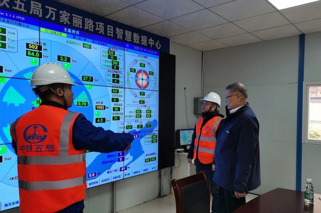 何清华亲临中铁皇家国际盾构施工项目领导工作