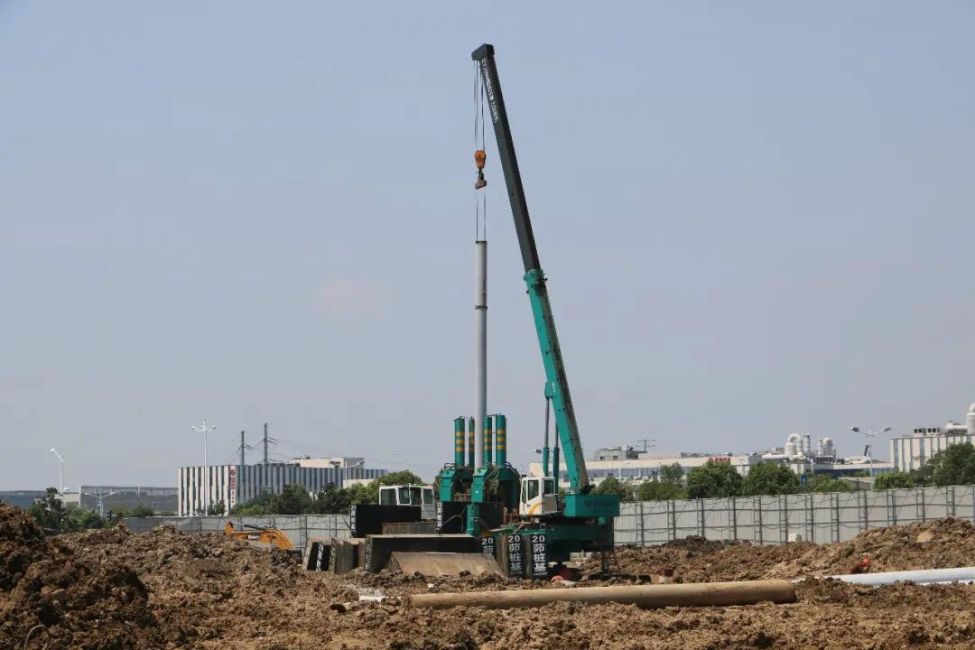 液压静力压桩机从1台到21台，他只用了8年！