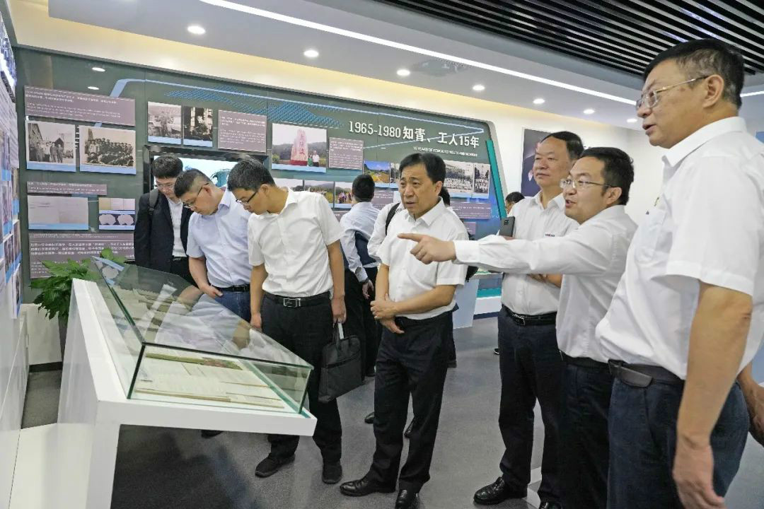 中铁设备赵华总经理光临皇家国际智能互换