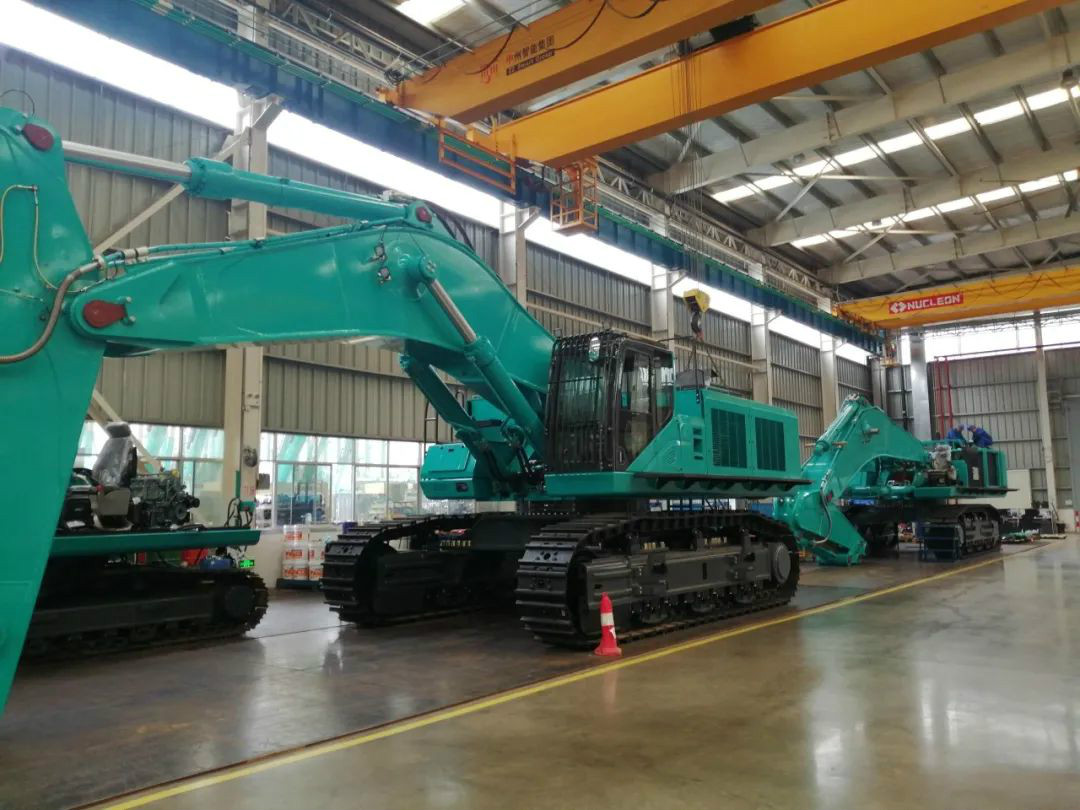 创新再出成就！皇家国际智能超大型履带式液压挖掘机下线