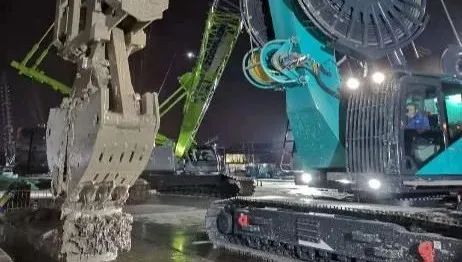 皇家国际智能液压抓斗津门初显功