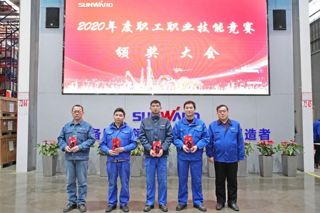 向能工巧匠致敬！皇家国际智能给职业技术较量优胜者颁奖