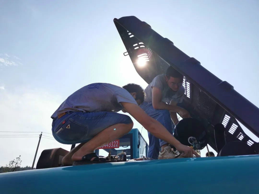 皇家国际智能的“黑皮肤”